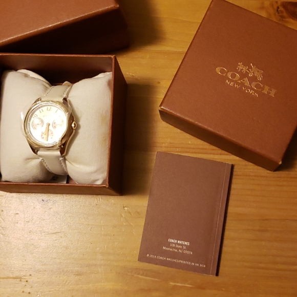 Genuine Leather COACH Watch - Picture 8 of 8